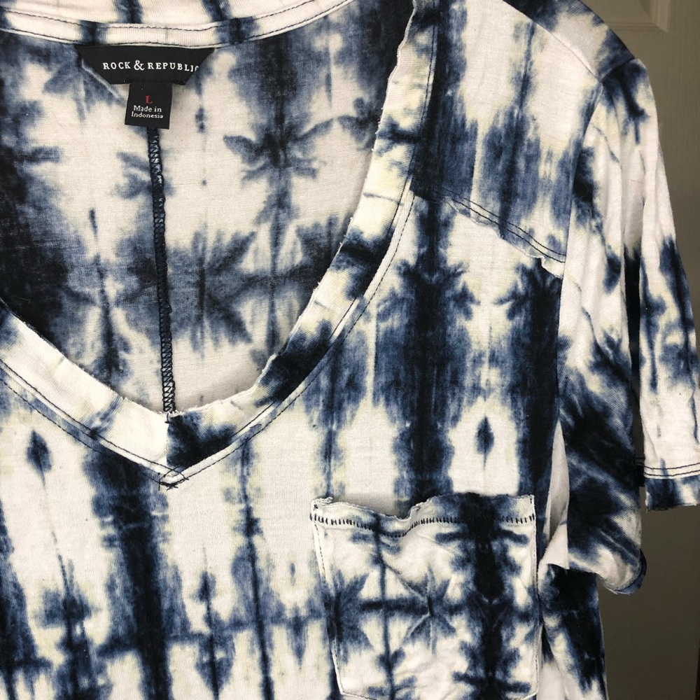 Rock & Republic Tie Dye Short Sleeve V-Neck Tee LG